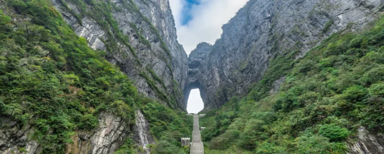 Panda Holiday ชวนคุณสัมผัสประสบการณ์เหนือระดับกับ ทัวร์จางเจียเจี้ย เมืองท่องเที่ยวระดับโลกที่เต็มไปด้วยภูเขาหินทรายรูปร่างมหัศจรรย์